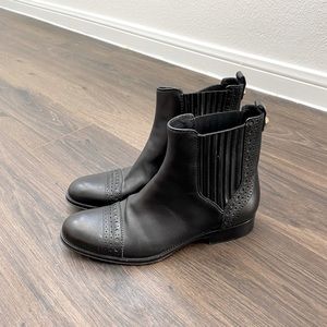 Louis Vuitton booties size 39.